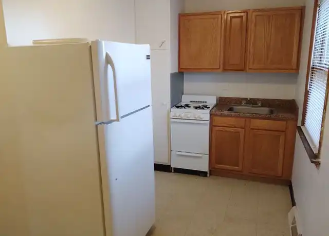 Property at 1727 9th Ave Apt 4, Moline, IL, 61265, 0 beds, 1 bath, [object Object]