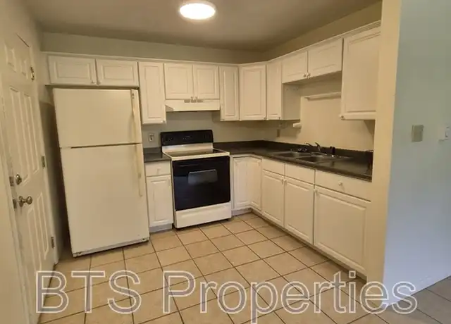 Property at 5917 W Plank Rd Unit 2, Bellevue, IL, 61604, 2 beds, 1 bath, [object Object]