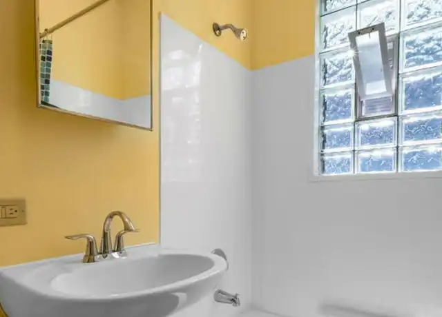 Property at 7353 S Kenwood Ave Unit 2, Chicago, IL, 60619, 3 beds, 1 bath, [object Object]