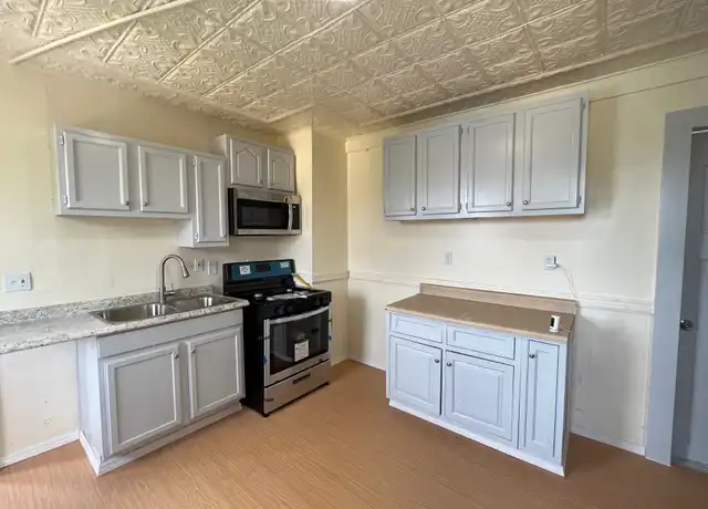Property at 12 Aetna St Unit 2, Waterbury, CT, 06704, 4 beds, 1 bath, [object Object]