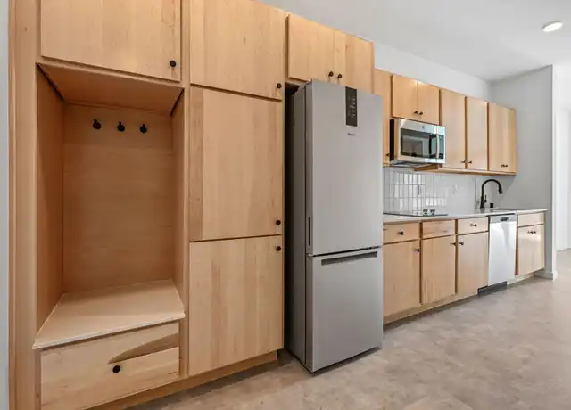 Property at 686 Mike McCarthy Way Unit 216, Ashwaubenon, WI, 54304, 1 bed, 1 bath, [object Object]