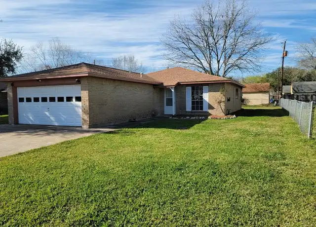 Property at 257 Austin St, Angleton, TX, 77515, 3 beds, 2 baths, [object Object]