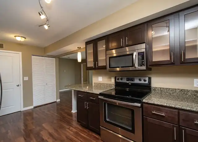 Property at 1000 Oakcrest St, Iowa City, IA, 52246, 2 beds, 1 bath, [object Object]