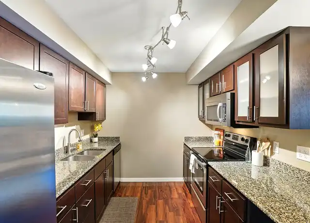 Property at 1000 Oakcrest St, Iowa City, IA, 52246, 2 beds, 1 bath, [object Object]