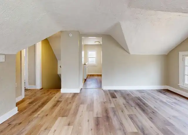 Property at 294 Madison Ave Unit 294 Madison 1/2, Akron, OH, 44320, 1 bed, 1 bath, [object Object]
