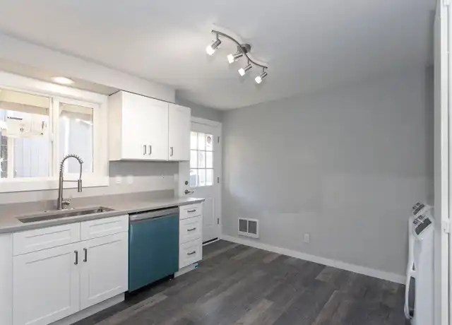 Property at 1374 SE Cedar St Unit 4, Hillsboro, OR, 97123, 2 beds, 1 bath, [object Object]
