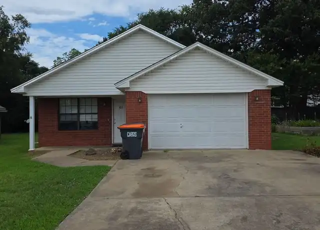 Property at 105 E 6th St, Russellville, AR, 72801, 3 beds, 2 baths, [object Object]