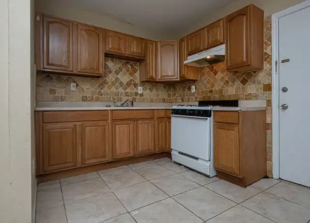Property at 131 Osborne Ter Unit 2F, Newark, NJ, 07112, 2 beds, 1 bath, [object Object]