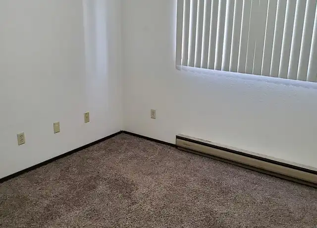 Property at 909 16th St N Unit 2, Fargo, ND, 58102, 1 bed, 1 bath, [object Object]