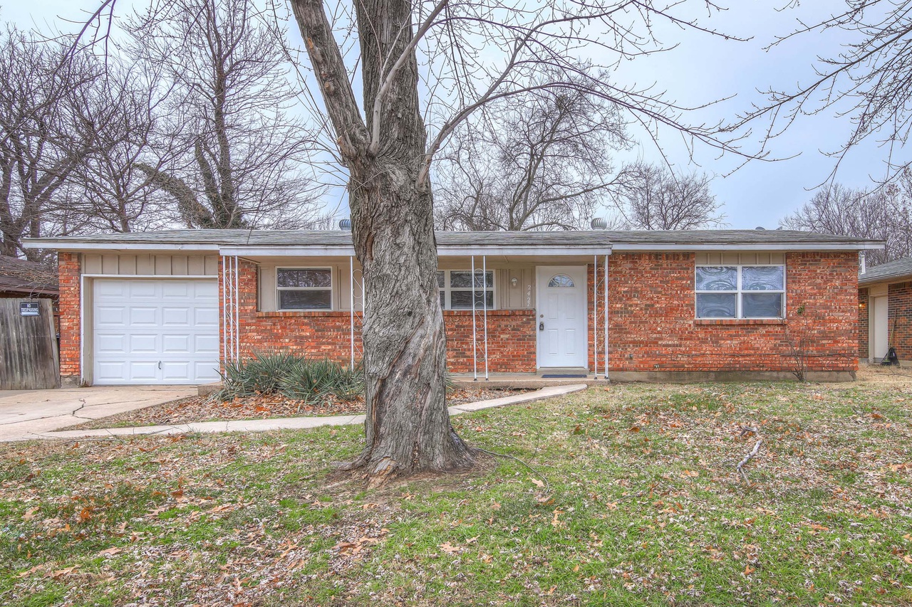 2427 S 126th East Ave, Tulsa, OK 74129 | Redfin