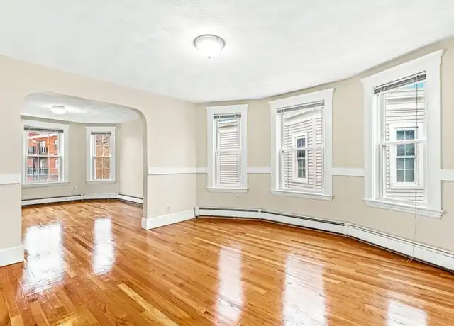 Property at 27 W Wyoming Ave Unit 3, Melrose, MA, 02176, 2 beds, 1 bath, [object Object]