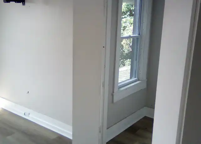 Property at 325 Cedar Ave, Scranton, PA, 18505, 2 beds, 1 bath, [object Object]