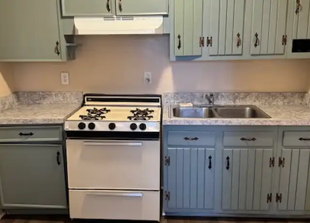 Property at 130 S Railroad St Apt B, Hanover, PA, 17331, 1 bed, 1 bath, [object Object]