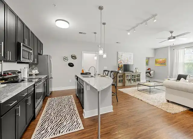 Property at Lennox SouthPark - 4905 Ashley Park Ln, Charlotte, NC, 28210, 1 bed, 1 bath, [object Object]