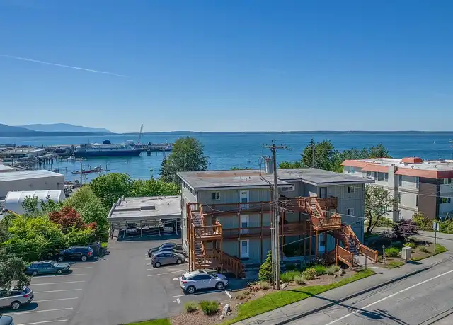 Property at 1020 11th St, Bellingham, WA, 98225, 1 bed, 1 bath, [object Object]