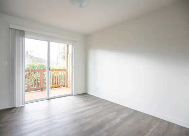 Property at 105 W Hereford St Unit 111, Gladstone, OR, 97027, 2 beds, 1 bath, [object Object]