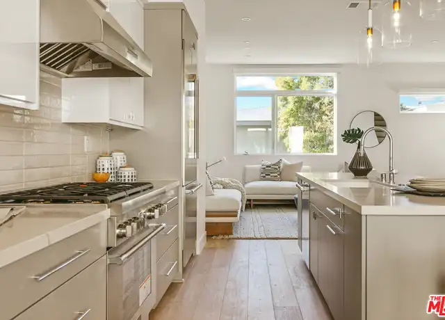 Property at 3220 S Barrington Ave, Los Angeles, CA, 90066, 4 beds, 3.5 baths, [object Object]