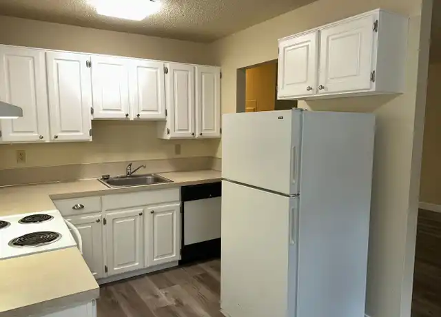 Property at 5733 SE King Rd Unit 5741, Milwaukie, OR, 97222, 1 bed, 1 bath, [object Object]