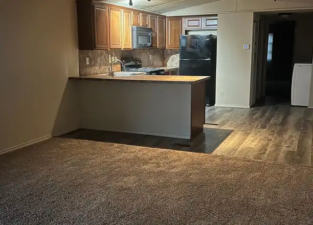 Property at 2918 SW J Ave, Lawton, OK, 73505, 2 beds, 2 baths, [object Object]