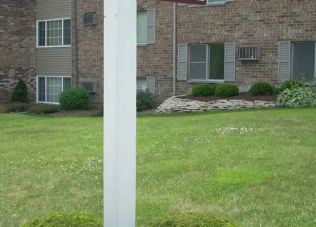 Property at Twin Oaks West apartments - 105 Twin Oaks Dr, Joliet, IL, 60431, 1-2 bed, 1-1.5 bath, [object Object]