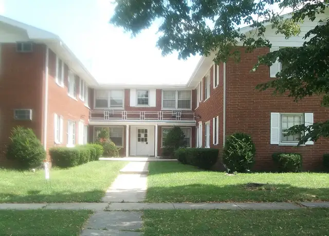 Photo of 105 Twin Oaks Dr, Joliet, IL 60431