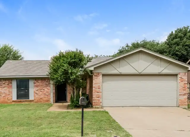 Property at 1812 Hunting Green Dr, Fort Worth, TX, 76134, 3 beds, 2 baths, [object Object]