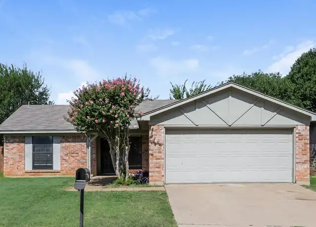 Property at 1812 Hunting Green Dr, Fort Worth, TX, 76134, 3 beds, 2 baths, [object Object]