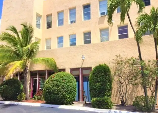 Property at 2716 S Dixie Hwy Unit 206, West Palm Beach, FL, 33405, 0 beds, 1 bath, [object Object]