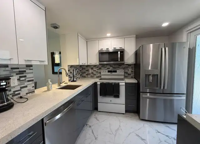 Property at 1025 SE 2nd Ave #105, Dania, FL, 33004, 1 bed, 1 bath, [object Object]