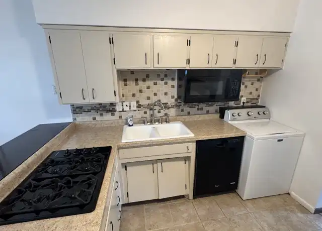 Property at 425 Beverly Hills St, Waterloo, IA, 50701, 3 beds, 1 bath, [object Object]