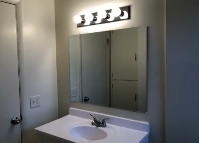 Property at 1914 Lake Point Dr Unit C, Madison, WI, 53713, 2 beds, 1 bath, [object Object]