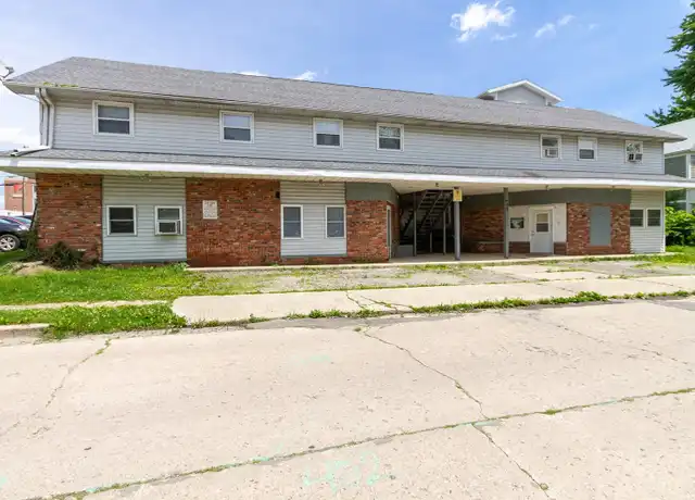 Property at 402 N Calvert St Apt 05, Muncie, IN, 47303, 4 beds, 2 baths, [object Object]