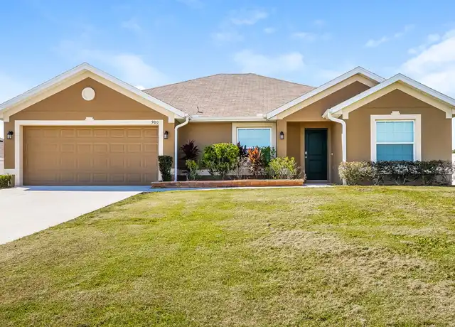 Property at 900 Chestnut Dr, Fruitland Park, FL, 34731, 4 beds, 2 baths, [object Object]