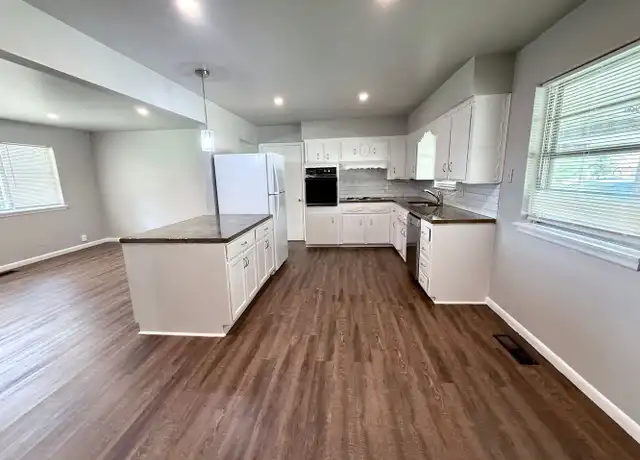 Property at 1418 Oakwood Dr, Norman, OK, 73069, 3 beds, 1.5 baths, [object Object]