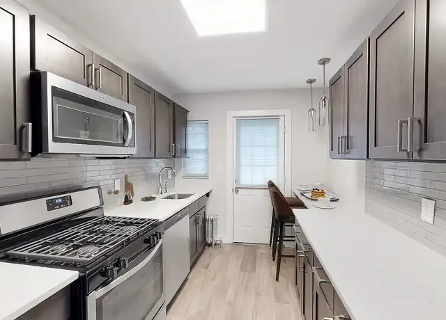 Property at Lindcrest Apartments - 1116 N Stiles St, Linden, NJ, 07036, 1-2 bed, 1 bath, [object Object]
