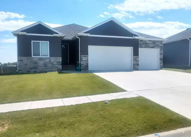 Property at 7833 Hayek Dr, Lincoln, NE, 68516, 5 beds, 3 baths, [object Object]