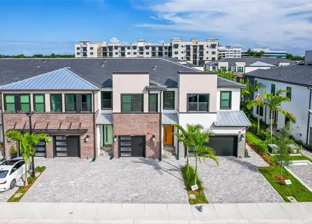 Property at 8356 NW 7th Pl, Plantation, FL, 33324, 3 beds, 2.5 baths, [object Object]