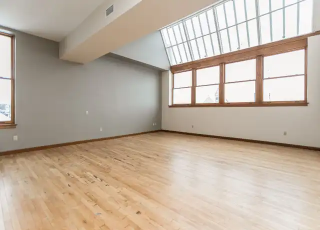 Property at 346 2nd Ave SW, Cedar Rapids, IA, 52404, 2 beds, 1 bath, [object Object]