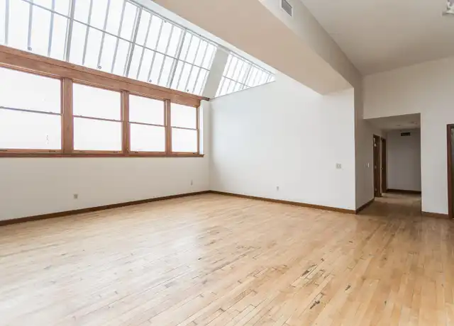 Property at 346 2nd Ave SW, Cedar Rapids, IA, 52404, 2 beds, 1 bath, [object Object]