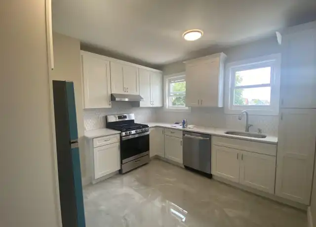 Property at 275 Avenue B Unit 2, Bayonne, NJ, 07002, 3 beds, 1.5 baths, [object Object]