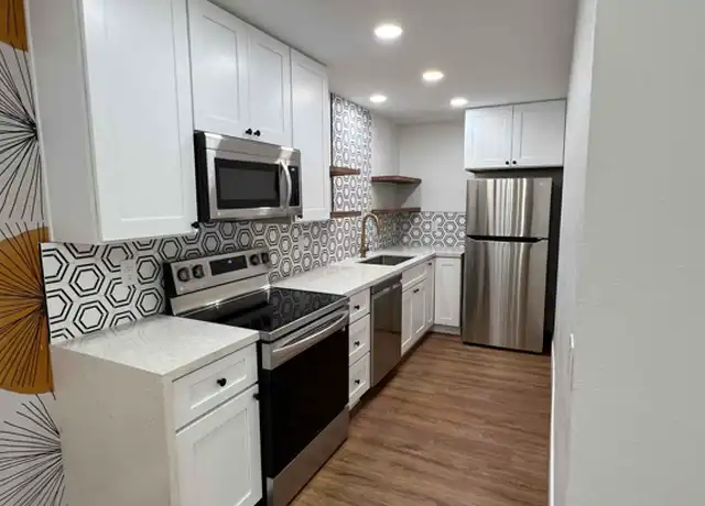 Property at 680 N Ashurst Ct #212, Palm Springs, CA, 92262, 1 bed, 1 bath, [object Object]