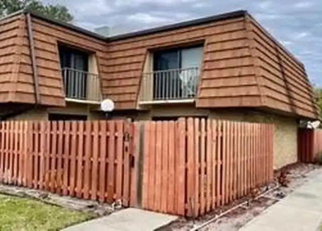 Property at 1440 N Lawnwood Cir, Fort Pierce, FL, 34950, 2 beds, 2.5 baths, [object Object]