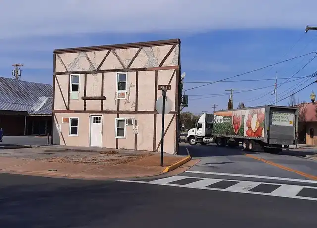 Property at 514 E Main St Unit 1, Front Royal, VA, 22630, 1 bed, 1 bath, [object Object]