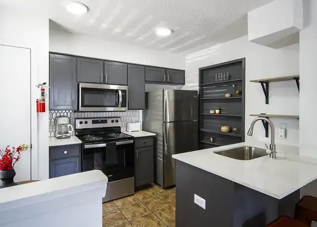 Property at Town Lake Villas - 2613 E Cesar Chavez St, Austin, TX, 78702, 1 bed, 1 bath, [object Object]