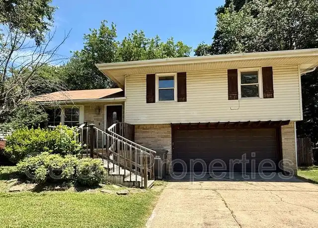 Property at 1300 Hester St, Jonesboro, AR, 72401, 4 beds, 2 baths, [object Object]