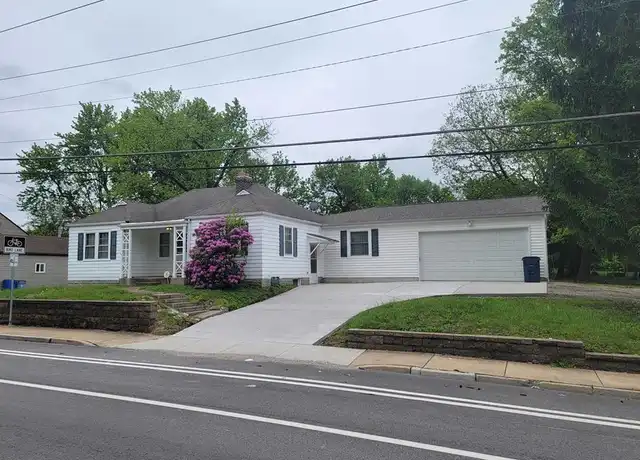 Property at 828 Airport Rd, Saint Louis, MO, 63135, 4 beds, 1 bath, [object Object]