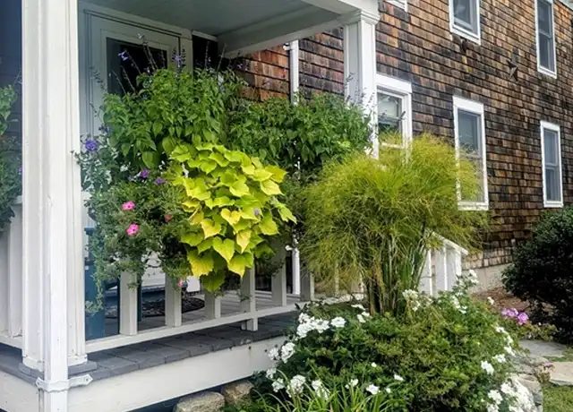 Property at 61 N Main St Unit 2, Assonet, MA, 02702, 2 beds, 1 bath, [object Object]