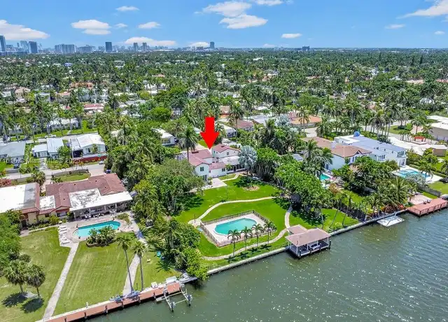 Property at 933 S Northlake Dr Unit A, Hollywood, FL, 33019, 5 beds, 3.5 baths, [object Object]