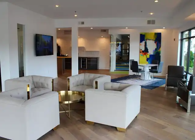 Property at 2819 N Fitzhugh Ave, Dallas, TX, 75204, 1-2 bed, 1-2 bath, [object Object]