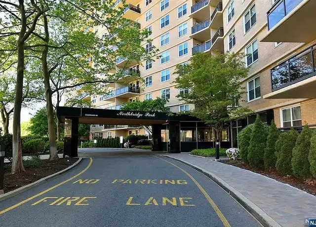 Property at 2200 N Central Rd Unit 15 U, Fort Lee, NJ, 07024, 1 bed, 1 bath, [object Object]